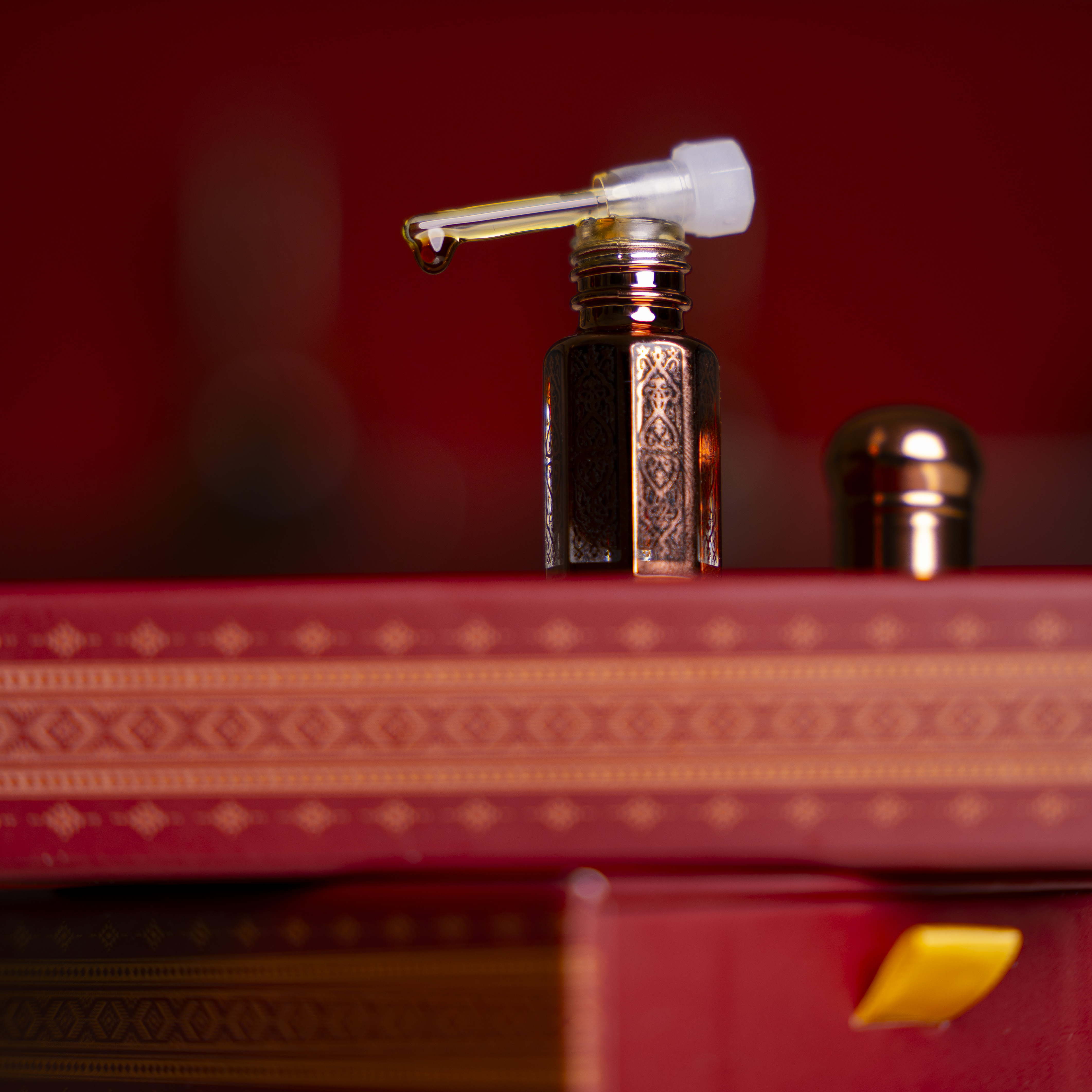 دهن عود الالهام 